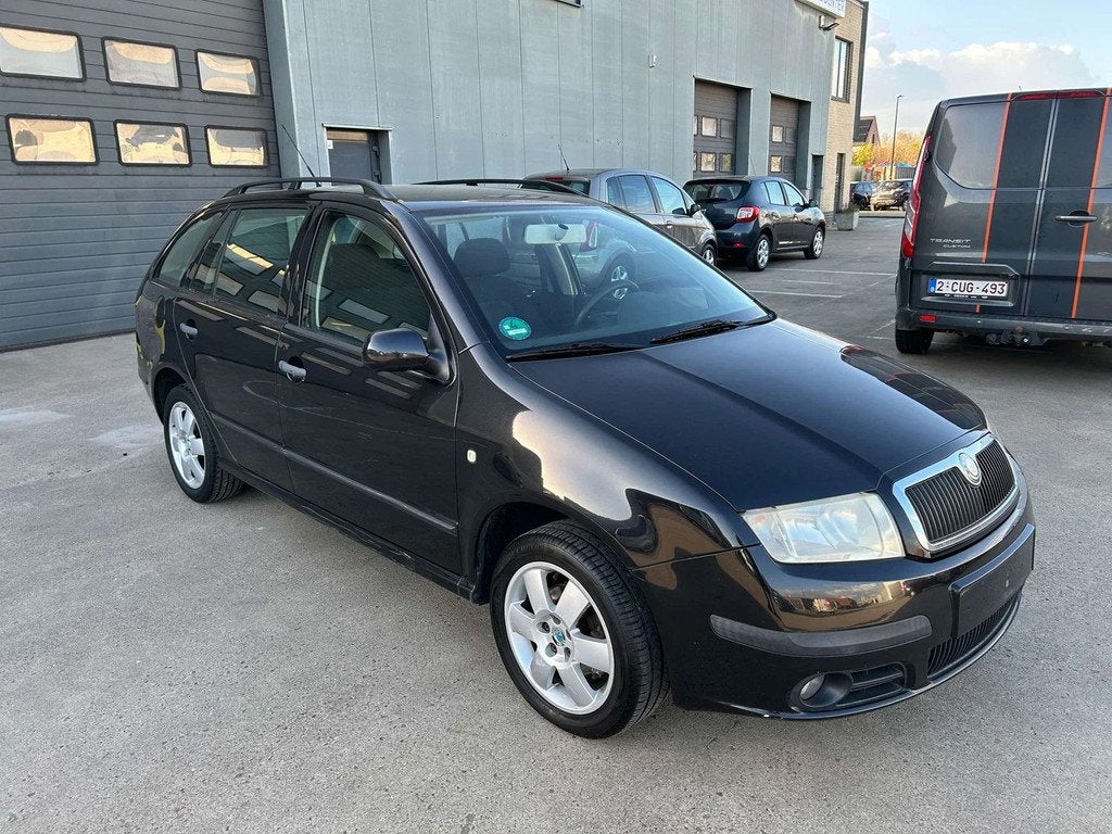 Skoda Fabia 1.4 diesel wagen rijd en start wagen bestemd voo, Auto's, Skoda, Stof, Gebruikt, 4 cilinders, Zwart
