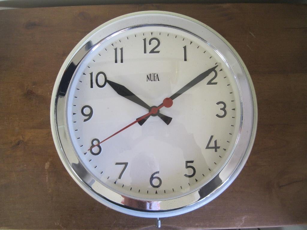 NUFA vintage wandklok op 220V, Antiek en Kunst, Ophalen of Verzenden