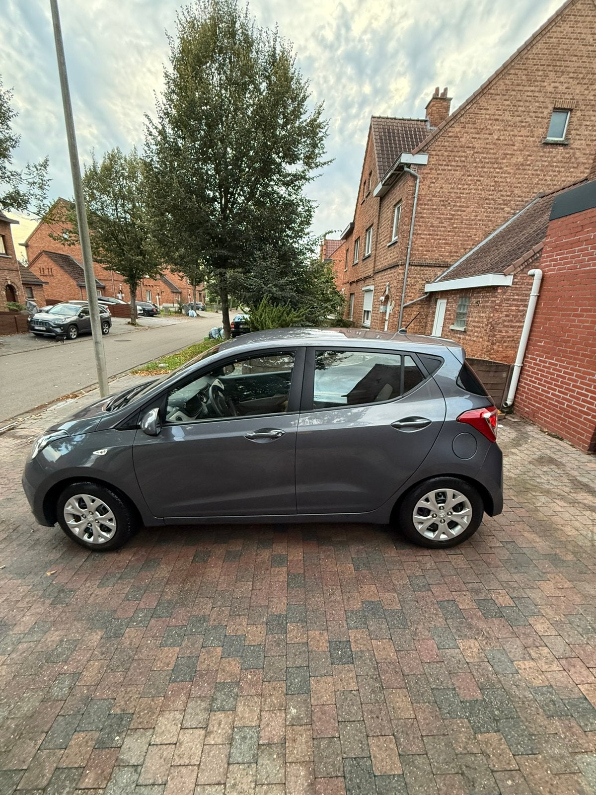 hyundai İ10 Benzine 05/2015 Kms:52.800, Auto's, Particulier, Stadsauto, Boordcomputer, Te koop