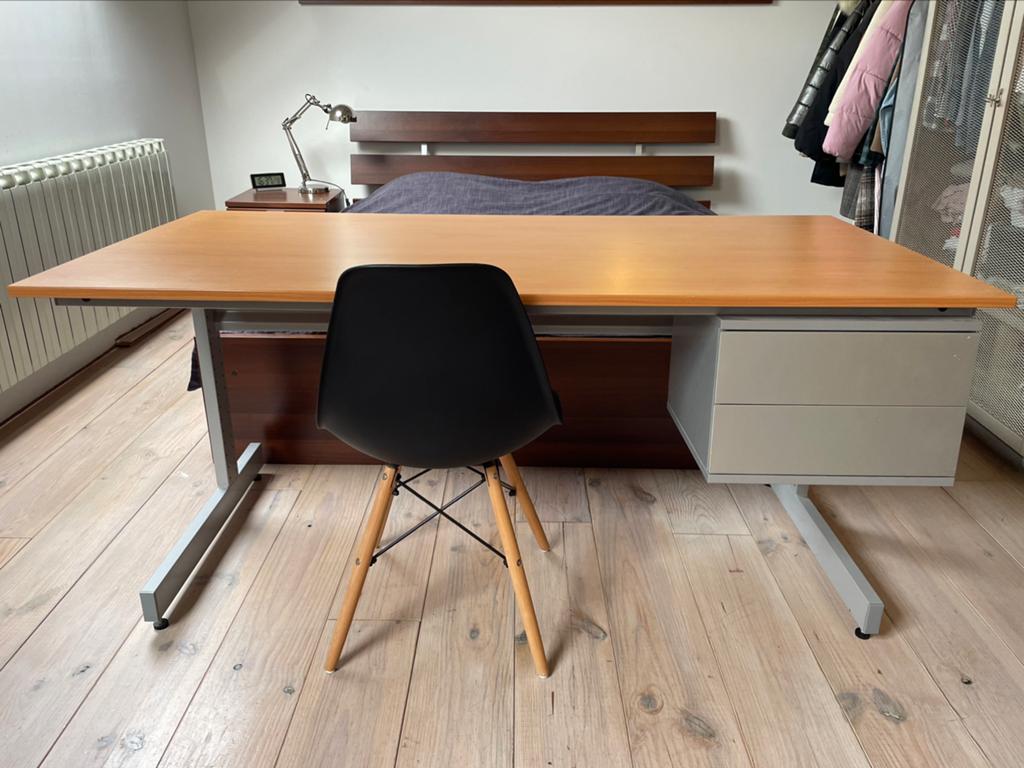 Bureau van hout/metaal met dubbele laden, Huis en Inrichting, Bureaus, 160 cm, Hout, Bruin, Zo goed als nieuw