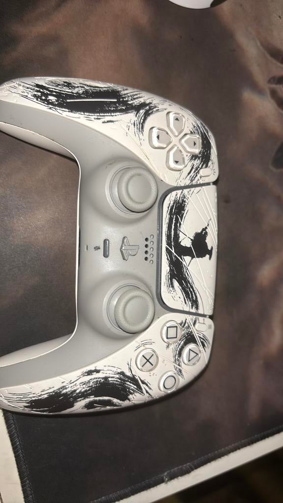 Manette ps5 ghost of tsushima, Games en Spelcomputers, Ophalen, Zo goed als nieuw