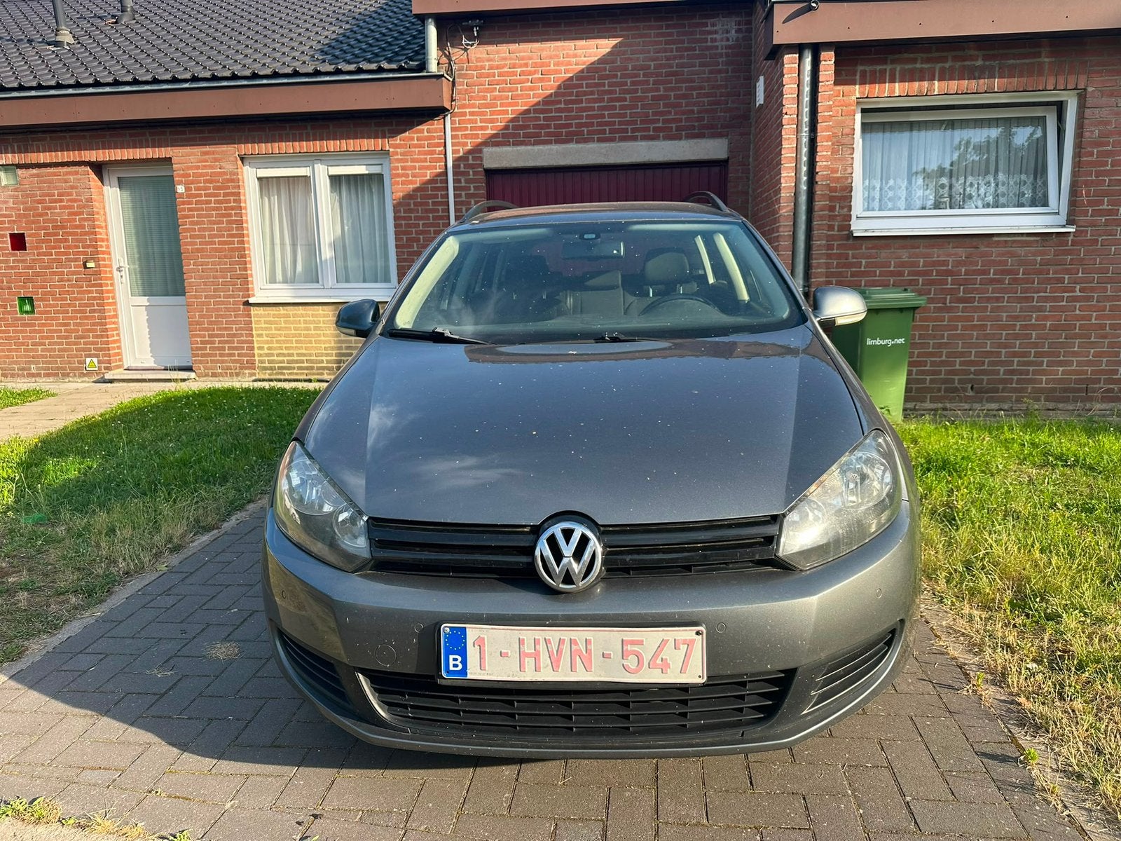Volkswagen golf 1.6di bj.2013 328.000km export 2000 euro, Autos, Volkswagen, Argent ou Gris, Achat, Boîte manuelle, Noir
