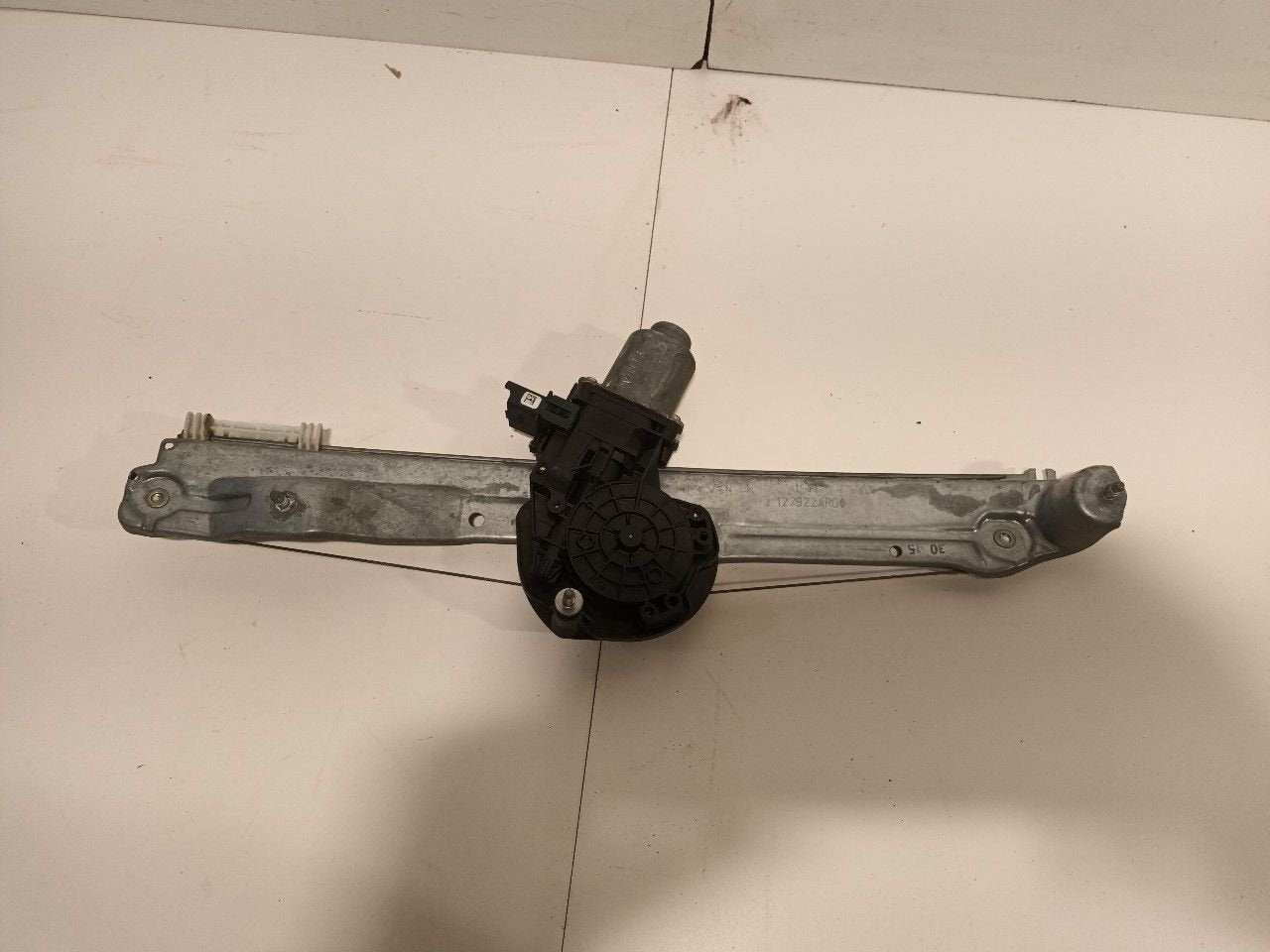 Raammechaniek elektrisch links achter Renault Espace, Onderdelen@venauto.nl, Van der Ven Autorecycling B.V., Ettenseweg 76, 4706 PB Roosendaal, The Netherlands
