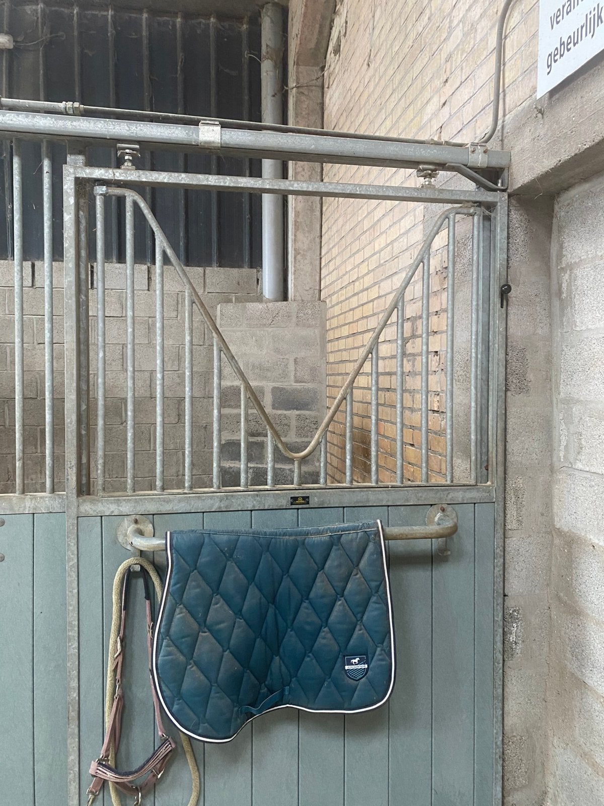 Verzinkt bovenhek V, Stalling, 1 paard of pony