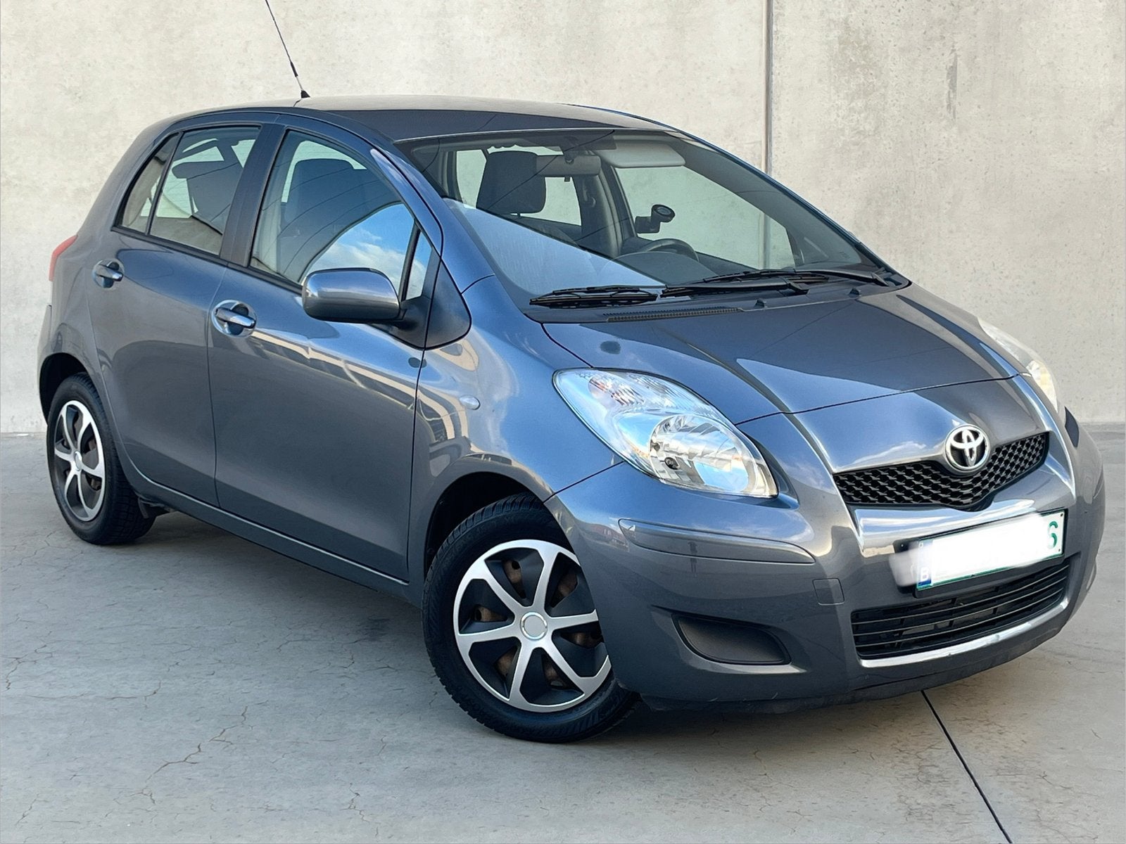 Toyota Yaris | gekeurd | 1.33 | 2009, Autos, Argent ou Gris, Entreprise, Boîte manuelle, Entretenue par le concessionnaire