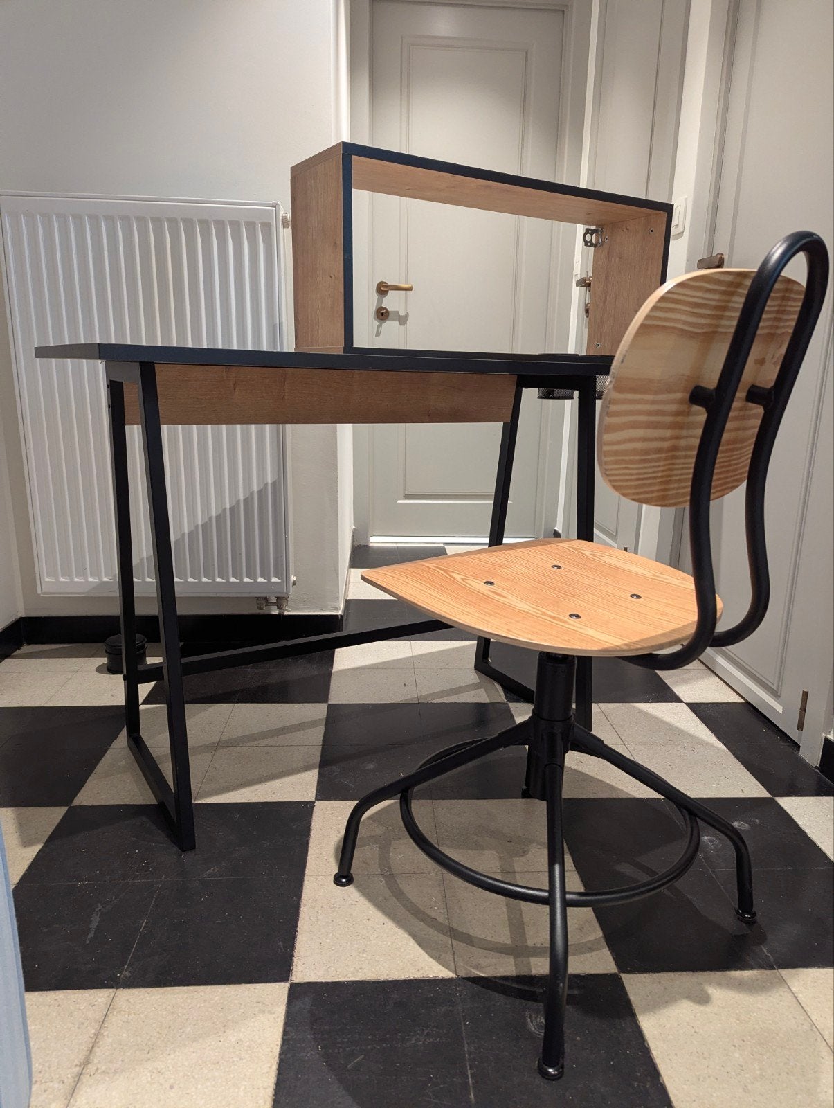 Ensemble: bureau, chaise pivotante et étagère, Ophalen, Zo goed als nieuw, Tafel(s) en Stoel(en)