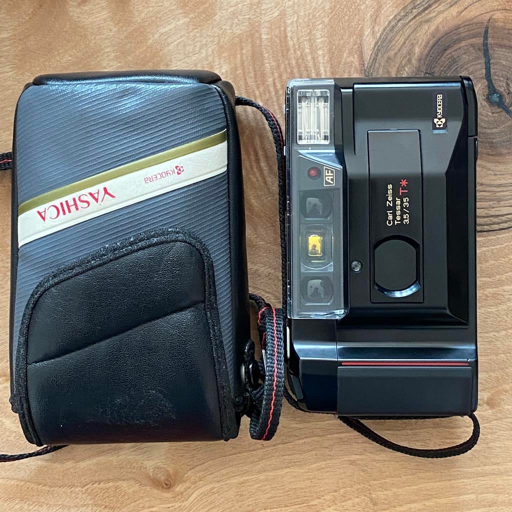 Yashica T2, Carl Zeiss Tessar T* 35mm f3.5 *comme neuf, Enlèvement ou Envoi, Comme neuf, Compact, Autres Marques