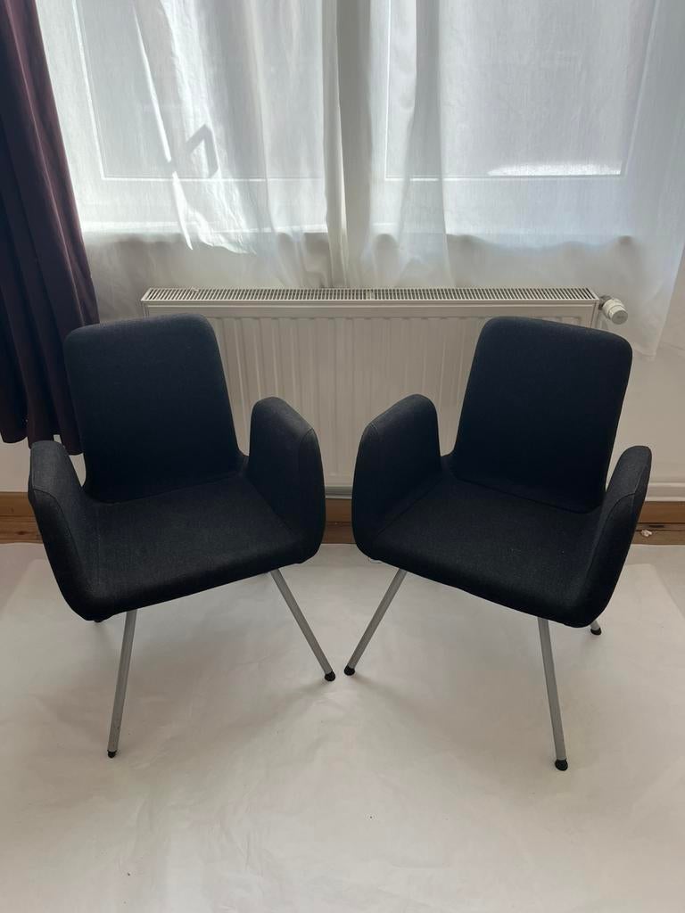 2 chaises IKEA PATRICK tissu noir avec accoudoirs - bon état, Comme neuf, Deux, Enlèvement, Métal