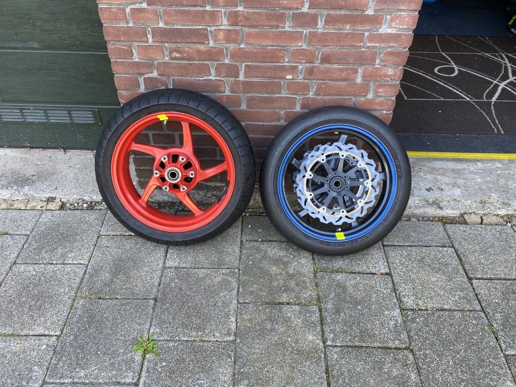 ducati velgen, sport classic, paul smart , sport 1000 ect, Motoren, Ophalen, Gebruikt