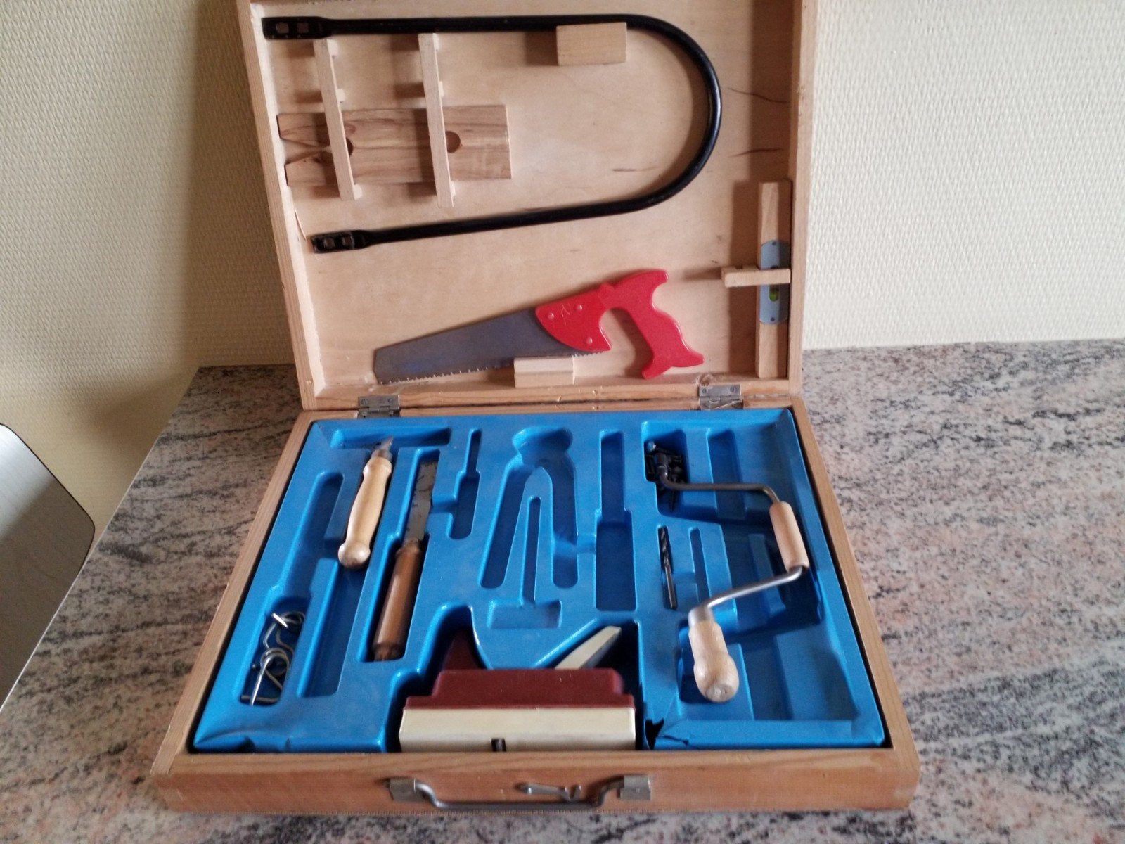 valisette à outils enfant, Enlèvement
