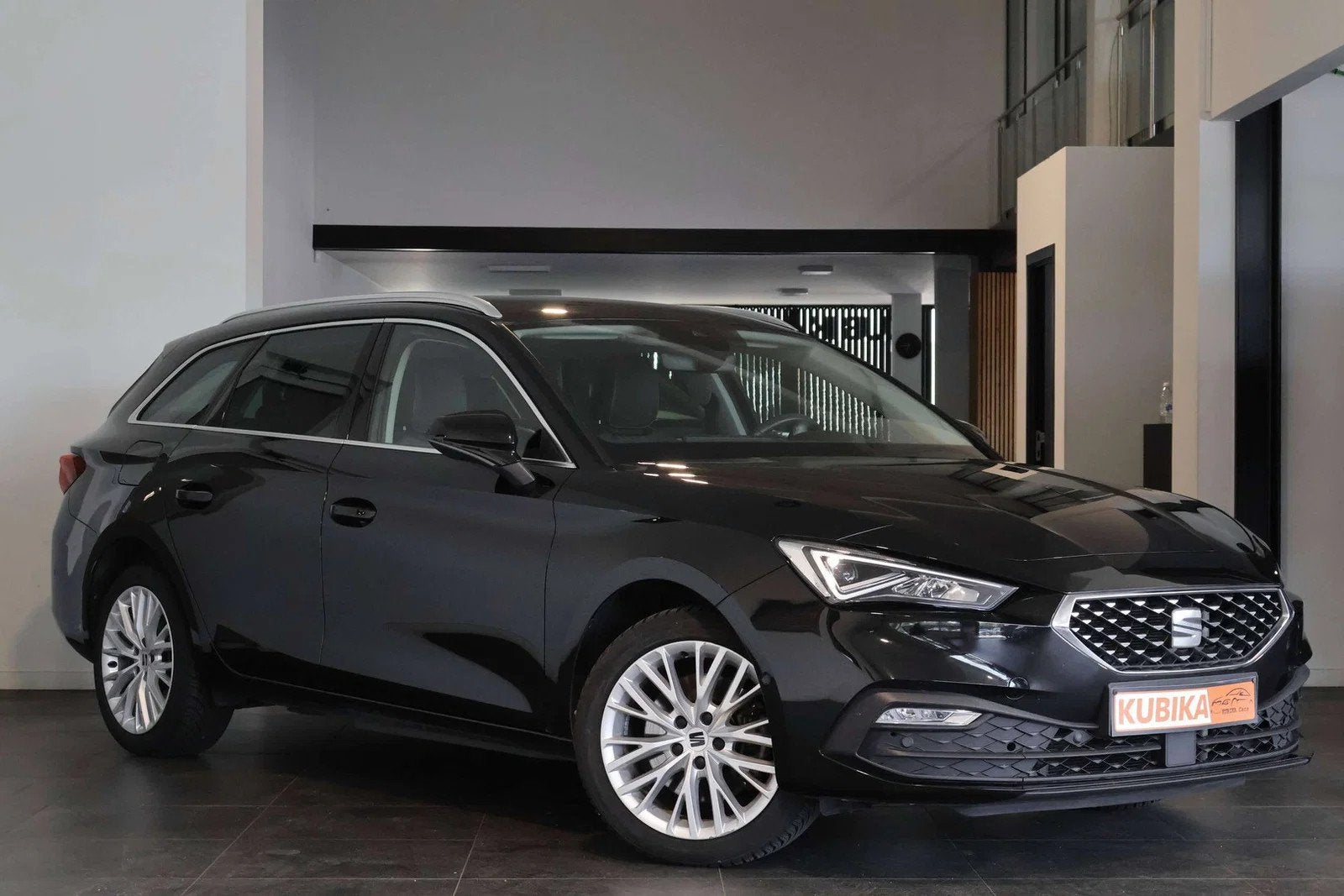 SEAT Leon e-Hybrid Sportstourer e-Hybrid 1.4 DSG (204PK) BTW, Autos, 1395 cm³, Achat, Entreprise, Phares entièrement LED