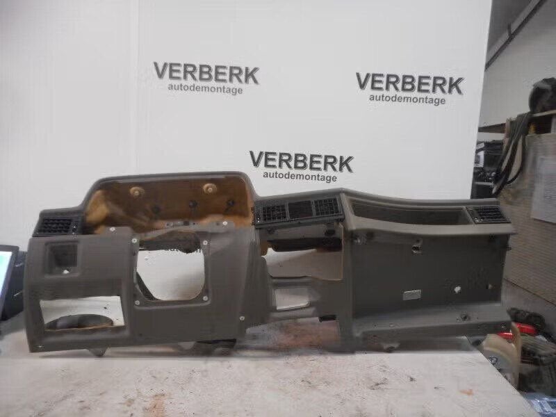 DASHBOARD Opel Kadett E (33 / 34 / 43 / 44), Bahnhofsplatz 65423 Rüsselsheim am Main, DE, Gebruikt, Opel, Opel Automobile GmbH