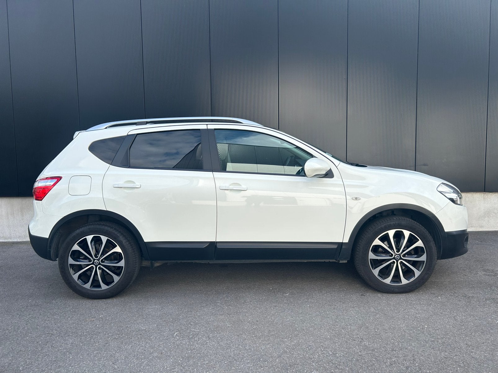 Nissan Qashqai 1.6i / Navi / Camera / 86000km, Auto's, Euro 5, Stof, Zwart, Wit