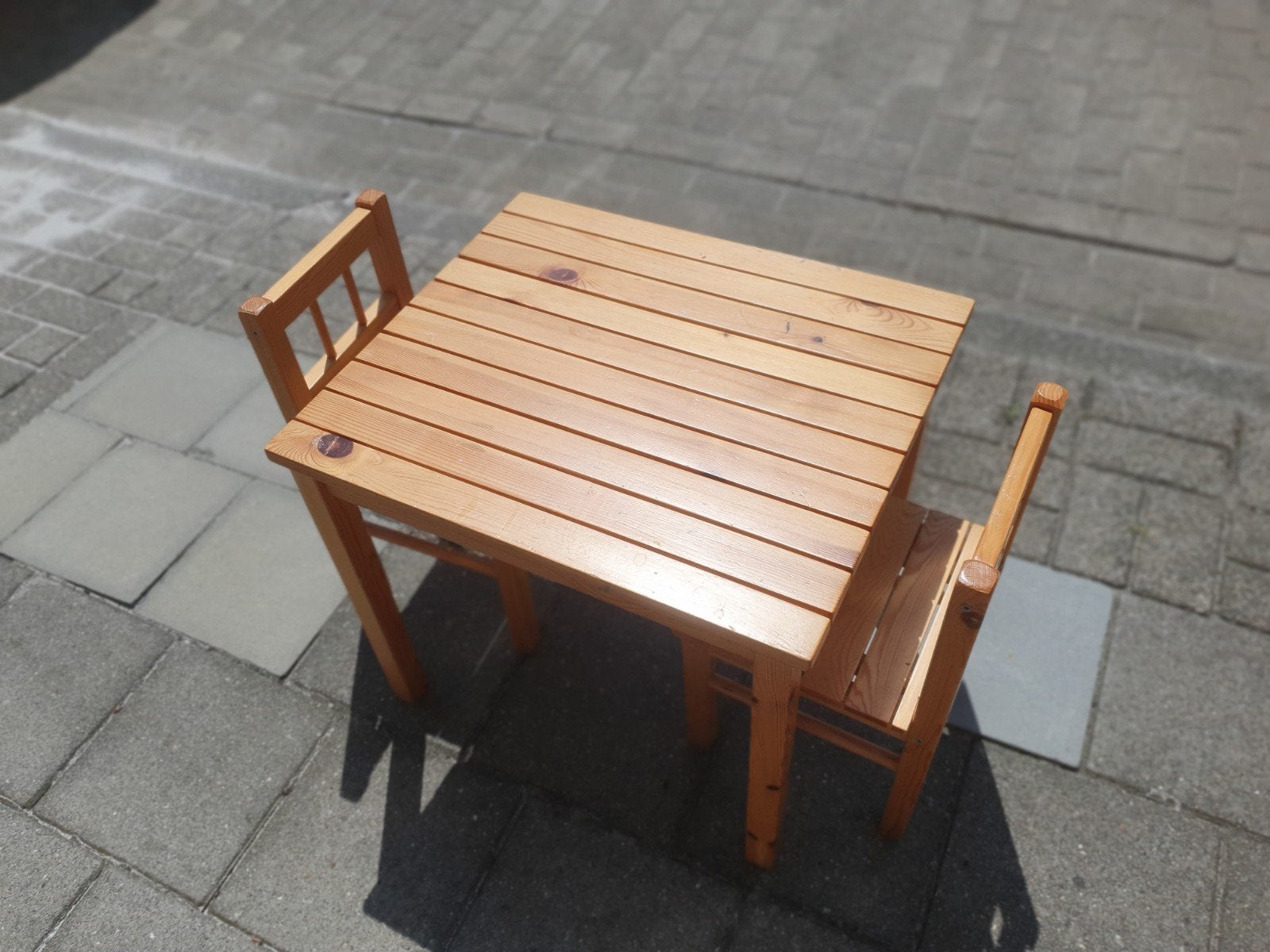Tafeltje met twee stoelen voor kinderen in hout, gevernist, Kinderen en Baby's, Ophalen, Stoel(en)