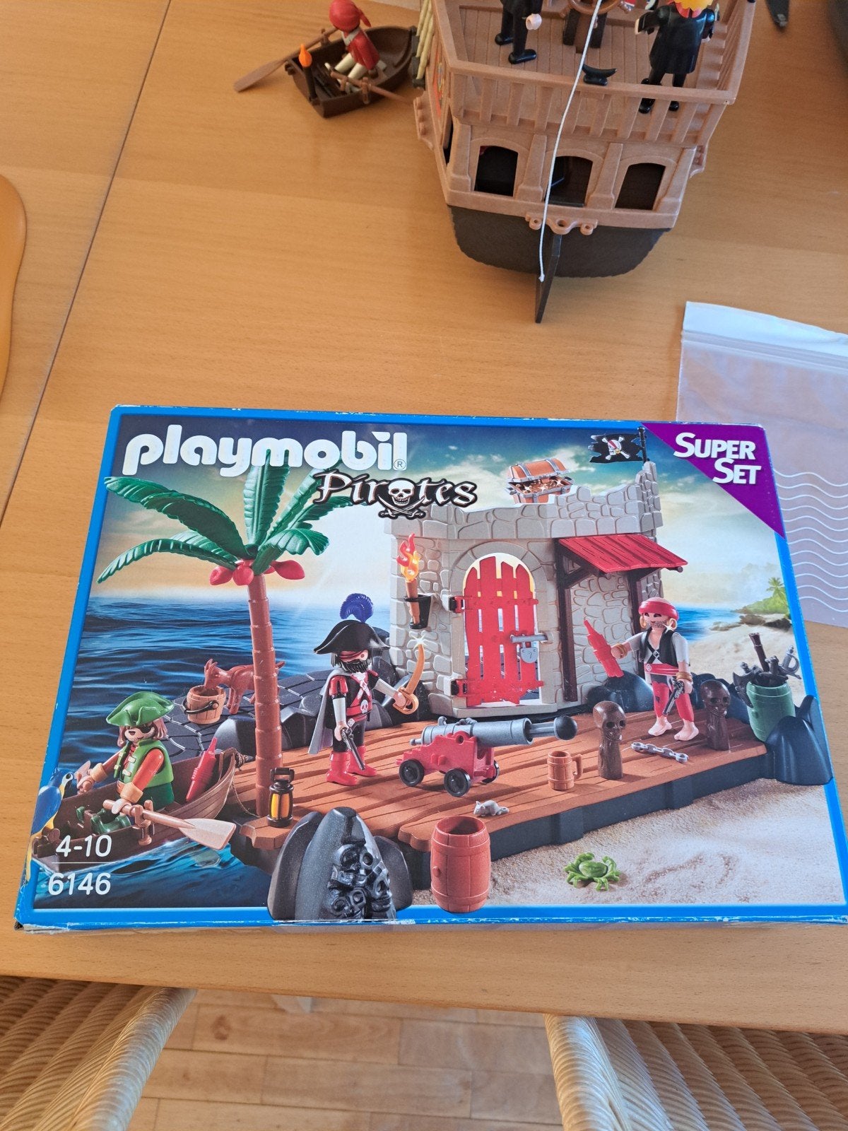 Prison pirates, Enlèvement ou Envoi, Pirates