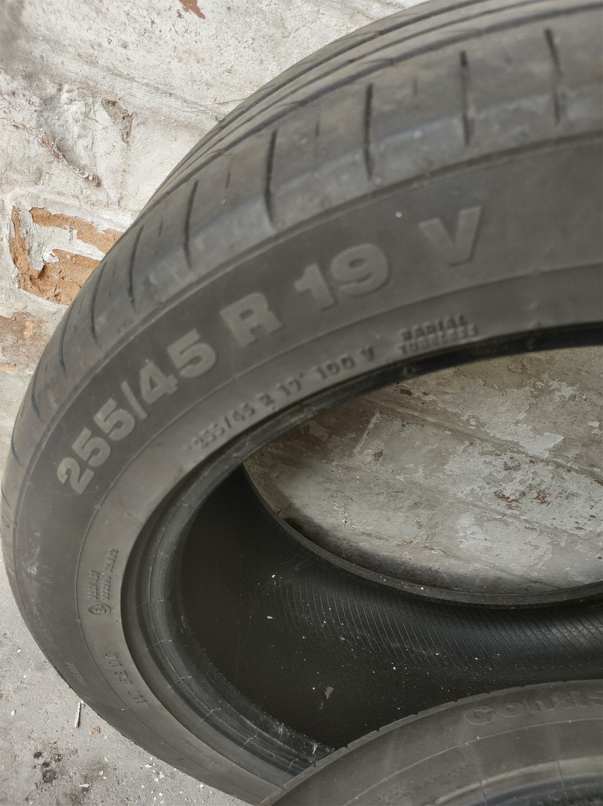 Deux pneus été Continental 255/45 R 19V, Enlèvement