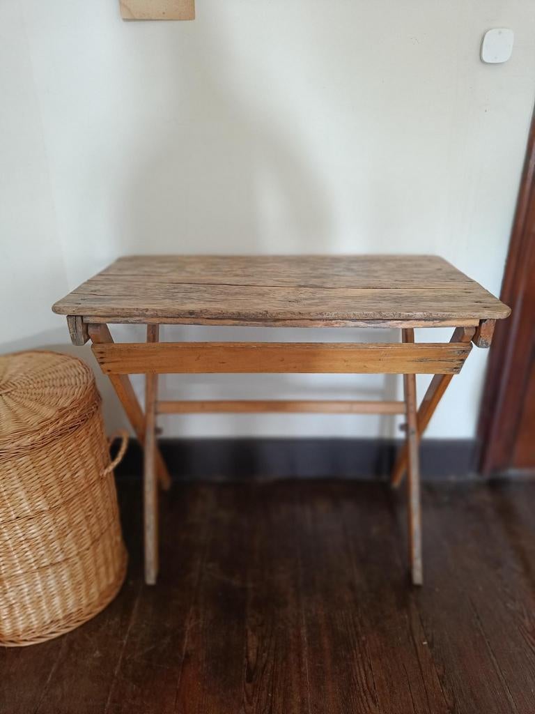 Petite table, Enlèvement
