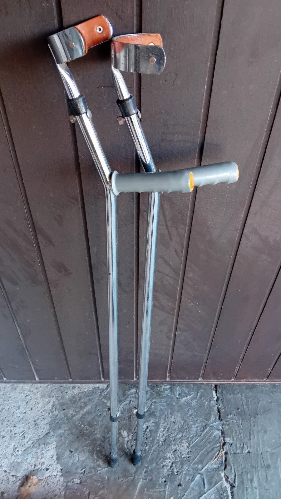 Gratis metalen krukken, Ophalen