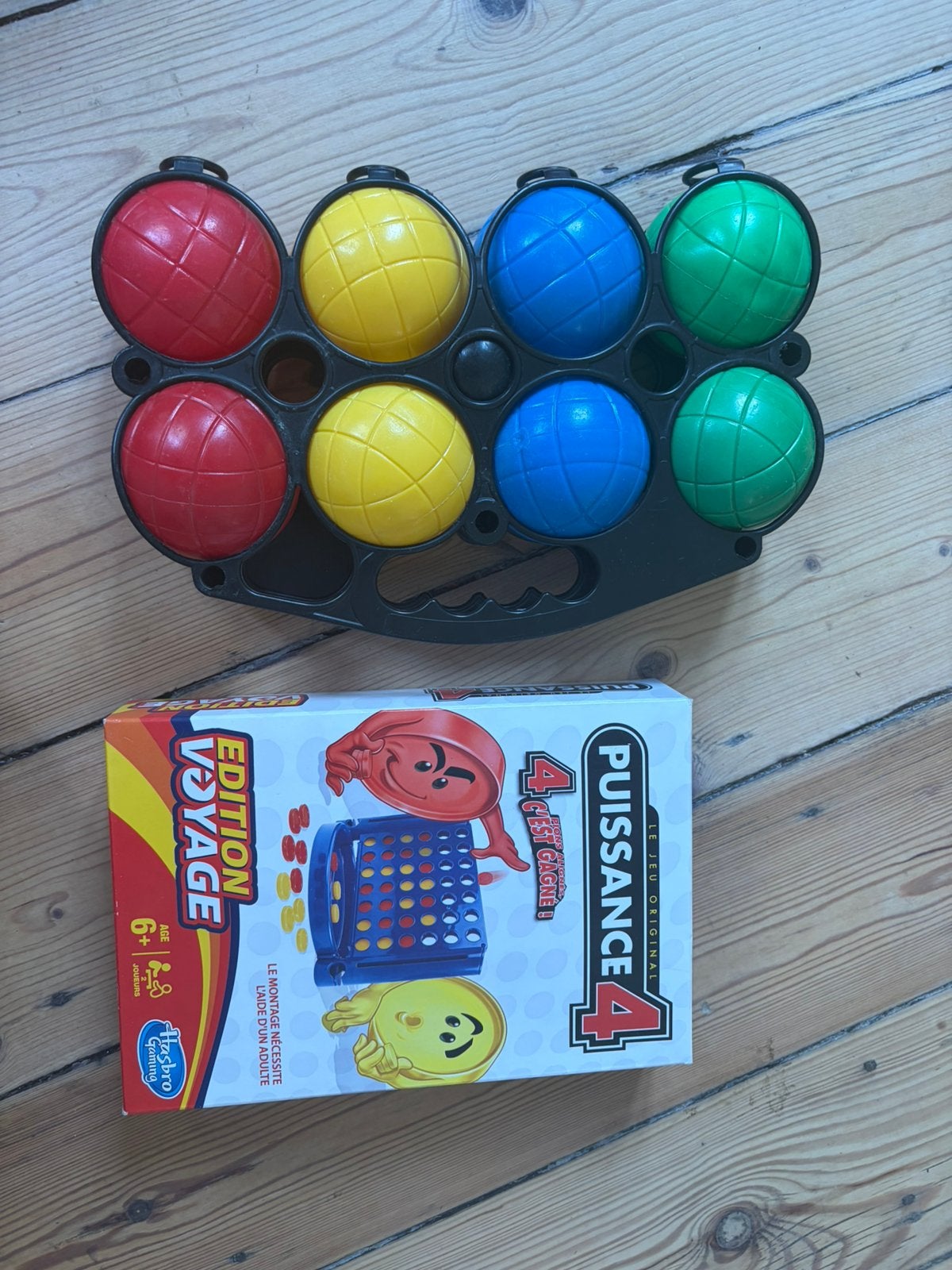 Lot jeux voyage Puissance 4 Hasbro + pétanque plastique, Enlèvement, Comme neuf
