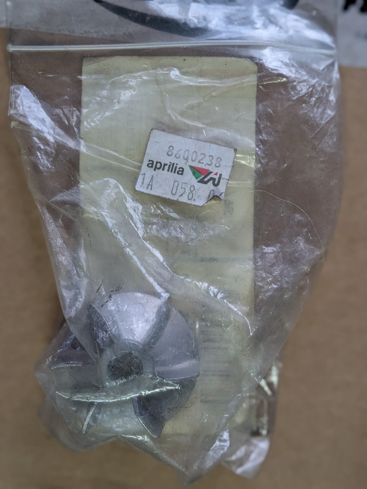 Hélice de pompe à eau Aprilia RS250 neuve., Enlèvement