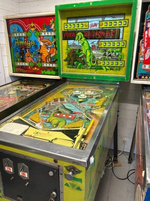 Four Million B.C., Bally, Flipper (jeu), Utilisé, Enlèvement