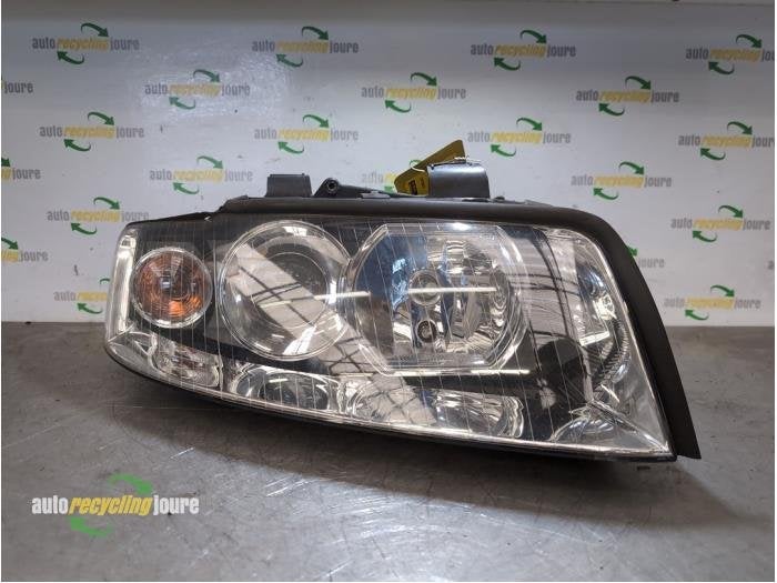 Phare droit d'un Audi A4, -, -, 3 mois de garantie, Audi