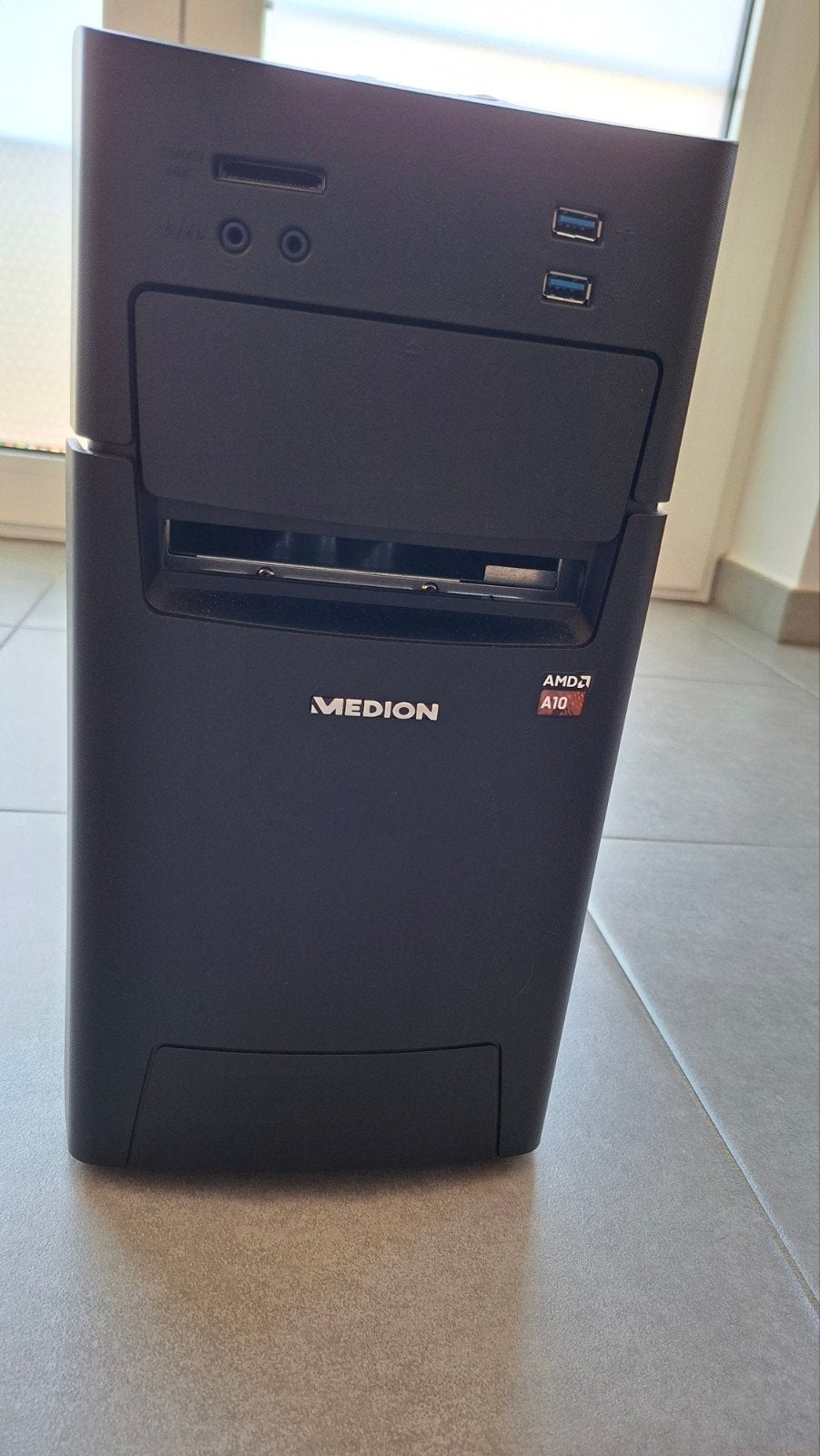MEDION TOUR voor onderdelen, Computers en Software, Ophalen