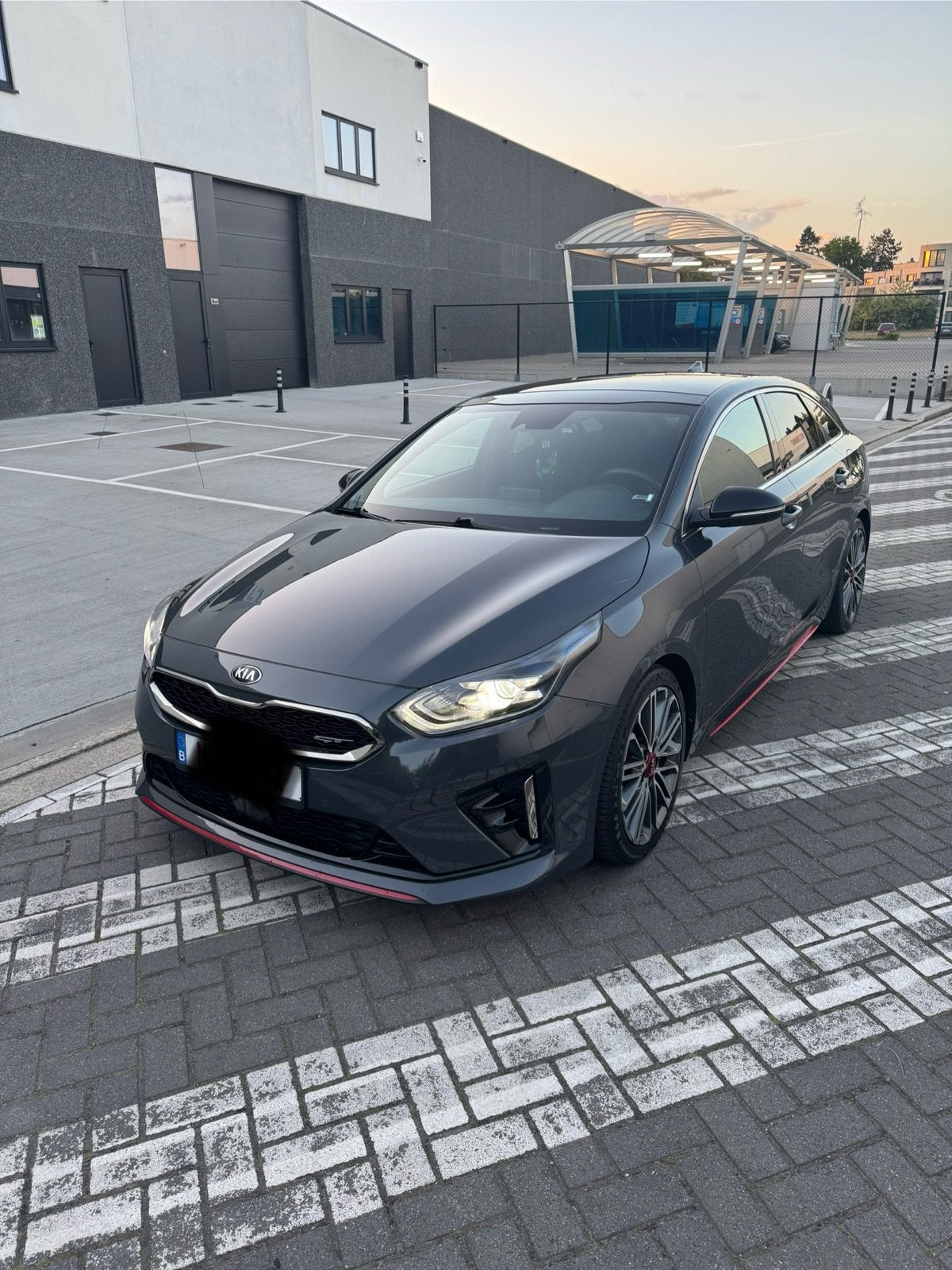 Kia Proceed GT 1.6 204PK, Auto's, Kia, Lichtsensor, 5 deurs, Particulier, Zilver of Grijs