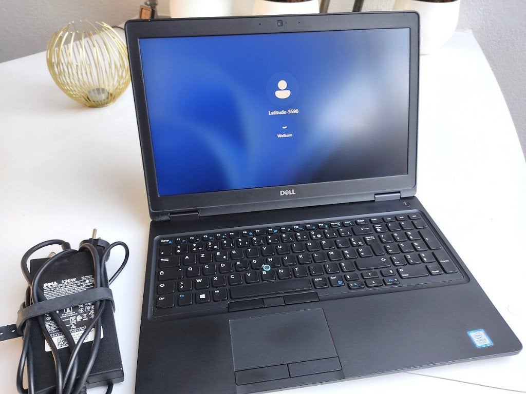 Dell Latitude 5590 | i5 | 16 Go de RAM | SSD de 512 Go, 512 GB, Enlèvement, SSD, Azerty