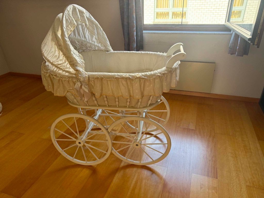 Elegante vintage babywieg, Kinderen en Baby's, Ophalen, Zo goed als nieuw, Wieg