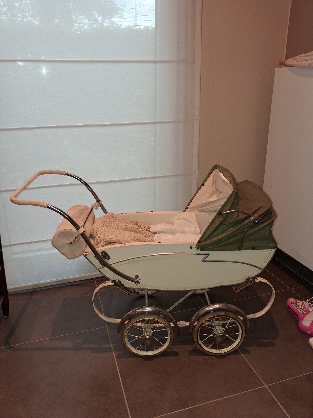 Vintage retro speelgoed kinderwagen, Ophalen