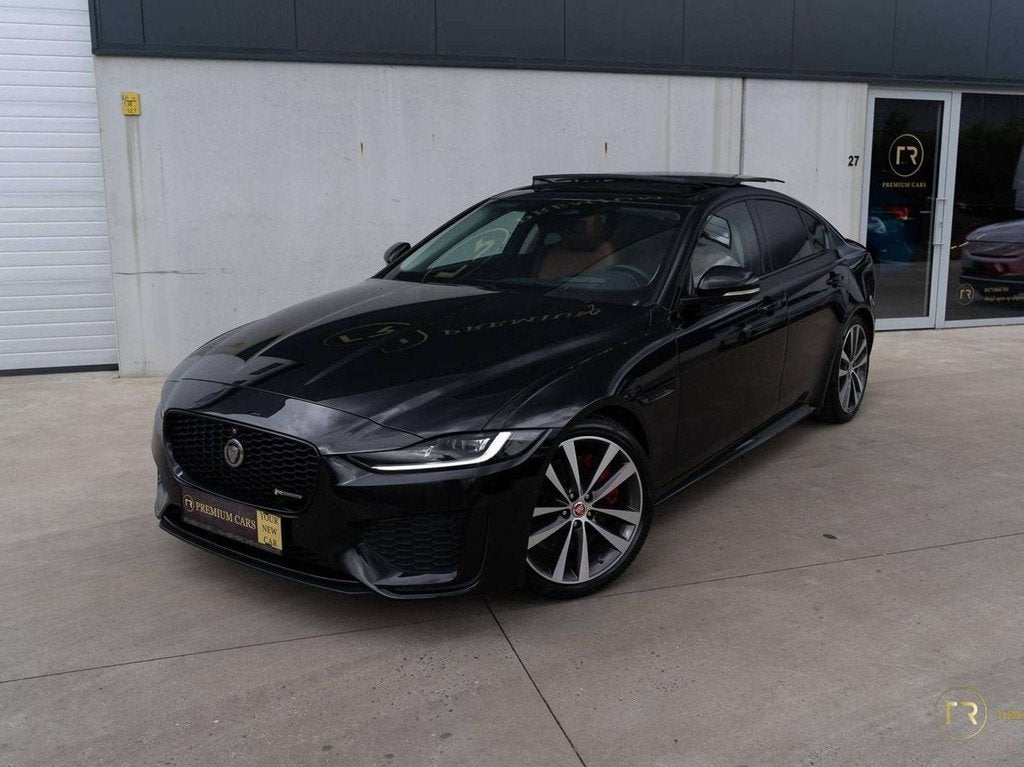 Jaguar XE P250 R-Dynamic Black | R-Dynamic l Sunroof l Merid, Auto's, 4 deurs, Gebruikt, 4 cilinders, Zwart