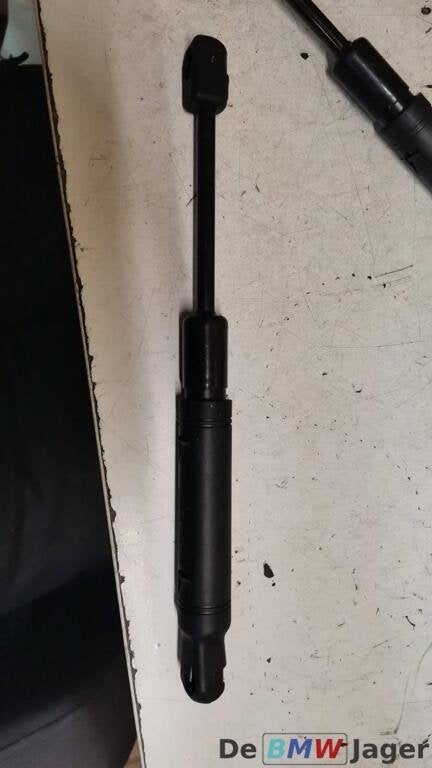 Gasveer motorkap BMW 5-serie F10 F11 51237207188, Gebruikt, Ophalen of Verzenden, BMW, BMW