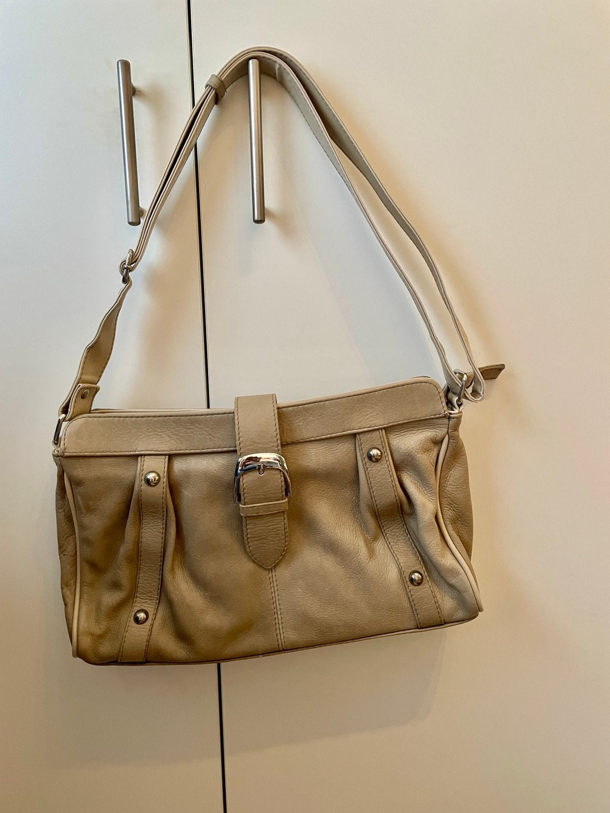 Leren handtas taupe/beige - schoudertas, Verzenden, Zo goed als nieuw, Beige, Handtas