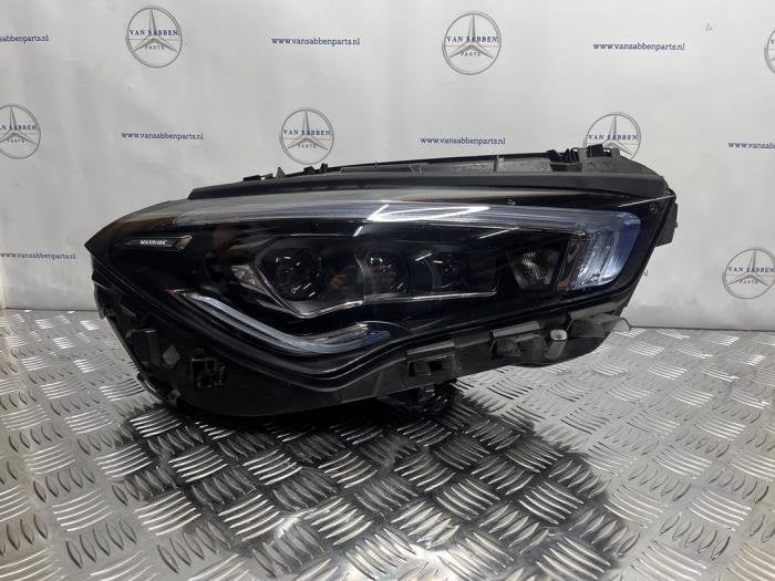 Phare droit d'un Mercedes CLA, -, 3 mois de garantie, Utilisé, -