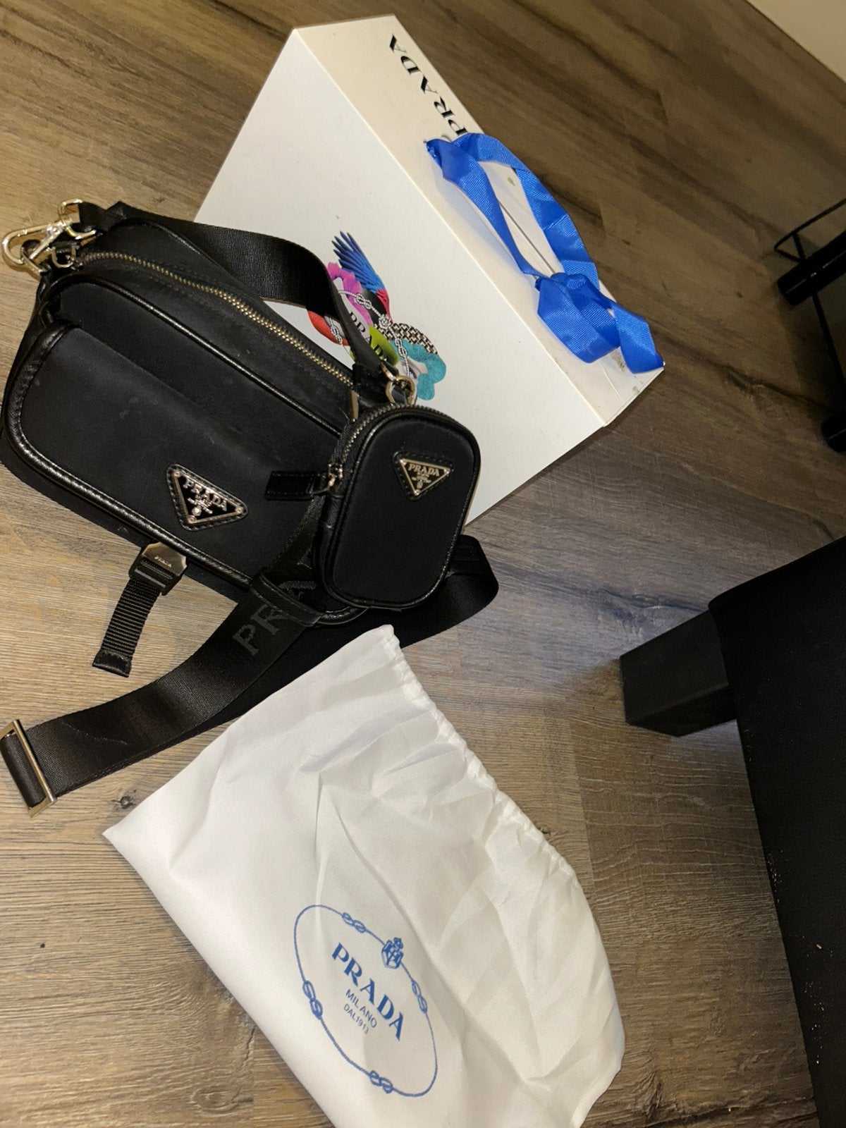 Sac à bandoulière Prada, Bijoux, Sacs & Beauté, Enlèvement ou Envoi, Neuf, Noir