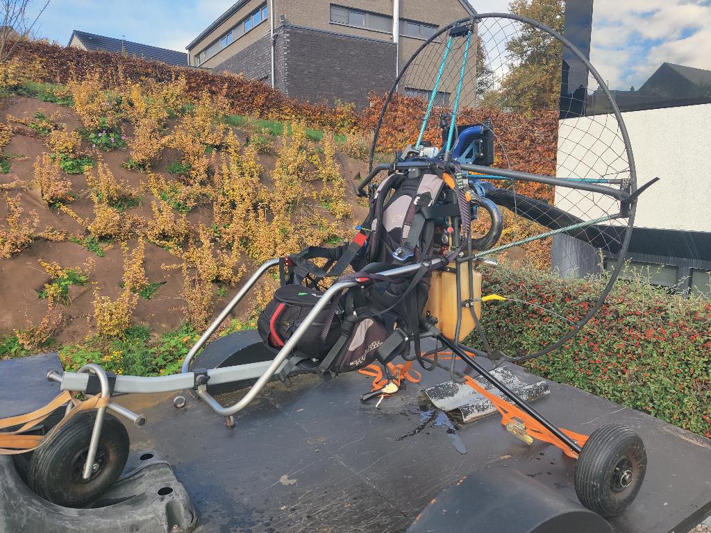 Sky 110 paramotor + ITV Boxer 2 (M) Klaar om te vliegen, Ophalen, Gebruikt, Paramotor, Gemotoriseerd