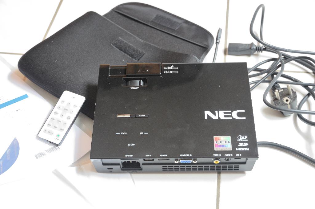NEC NP L50W draagbare projector, Ophalen, Zo goed als nieuw, DLP, Nec