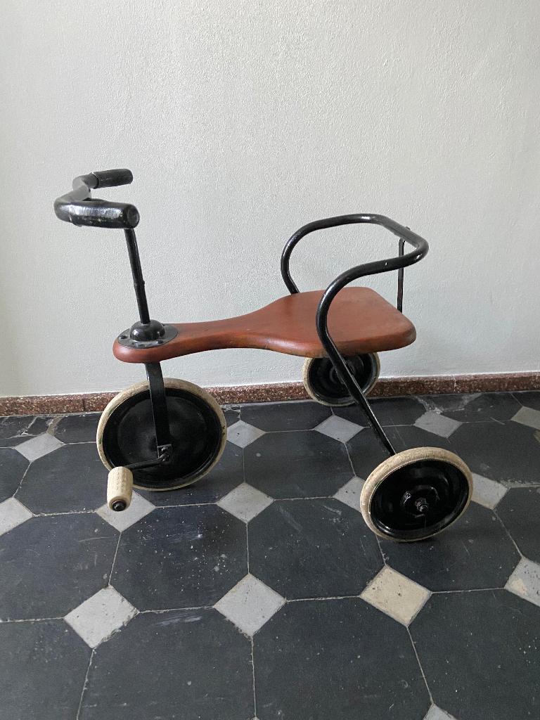 Antieke driewieler jaren 50, Ophalen