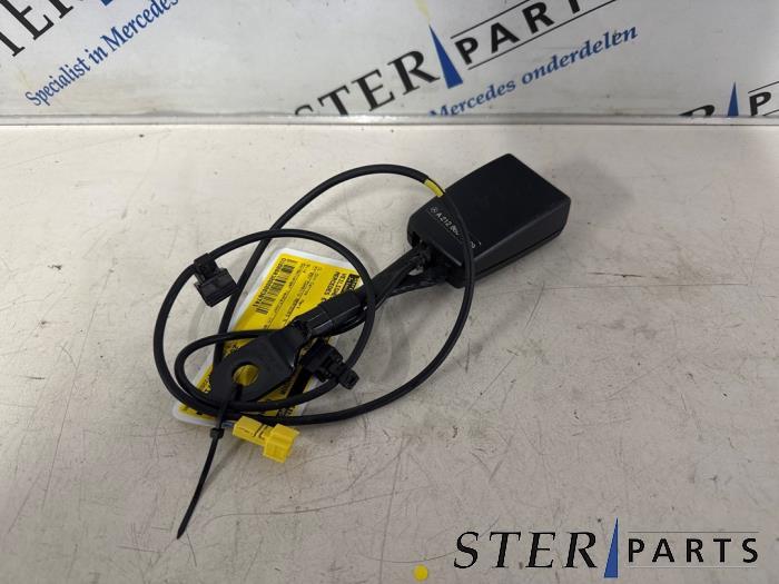 Insertion ceinture de sécurité avant droite d'un Mercedes, 3 mois de garantie, Utilisé, -, -