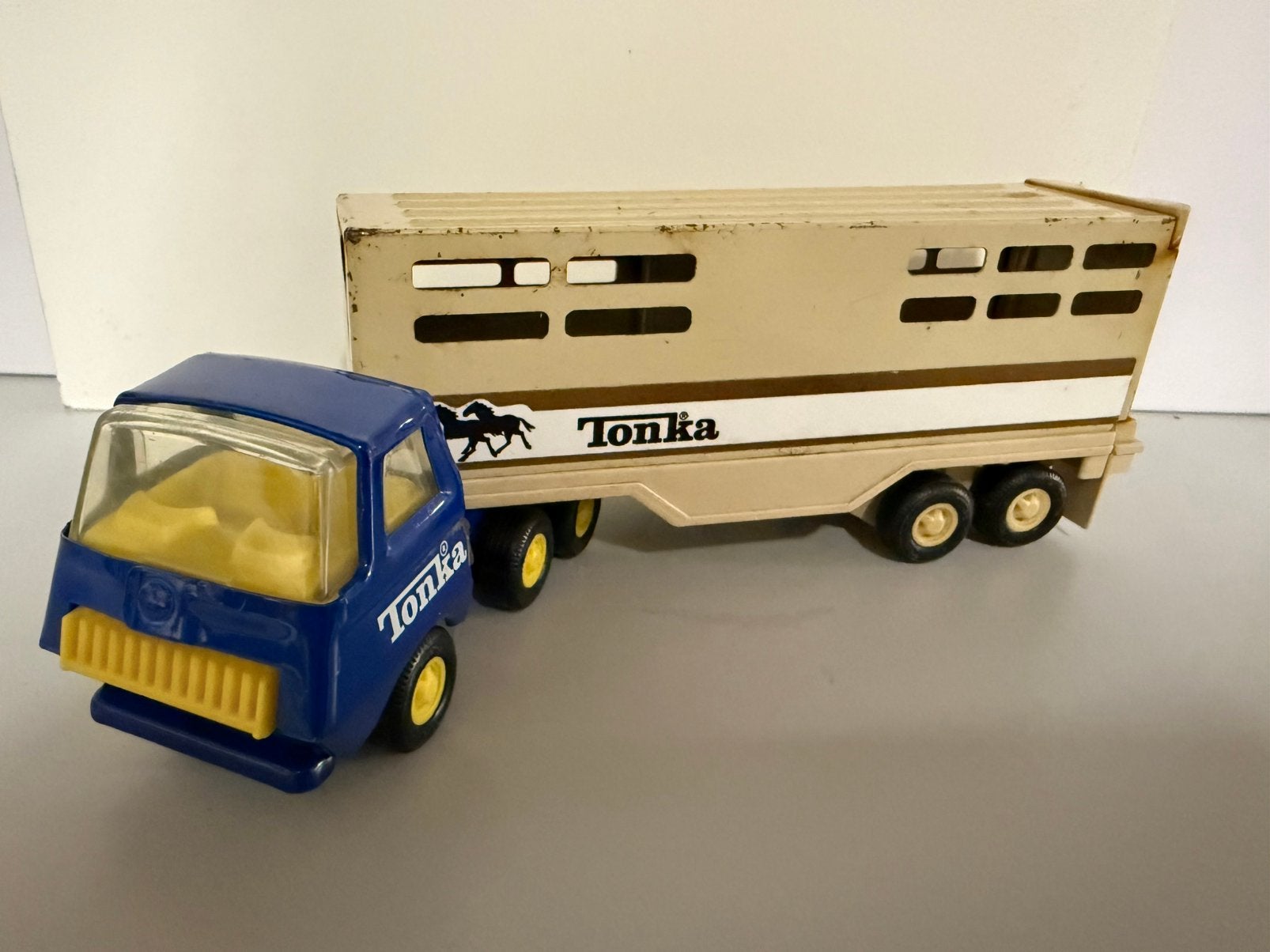 Vintage Tonka grote vrachtwagen met paarden-/veetrailer, Ophalen of Verzenden, Gebruikt