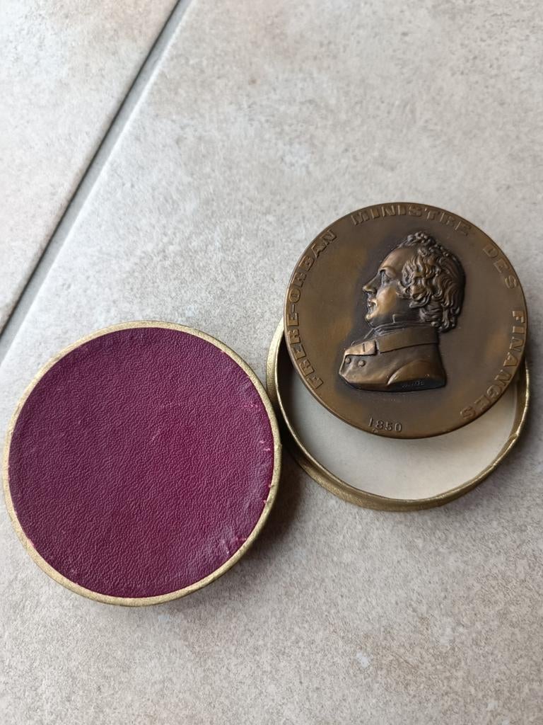 Medaille,100-jarig bestaan van bank ASLK-CGER, Ophalen