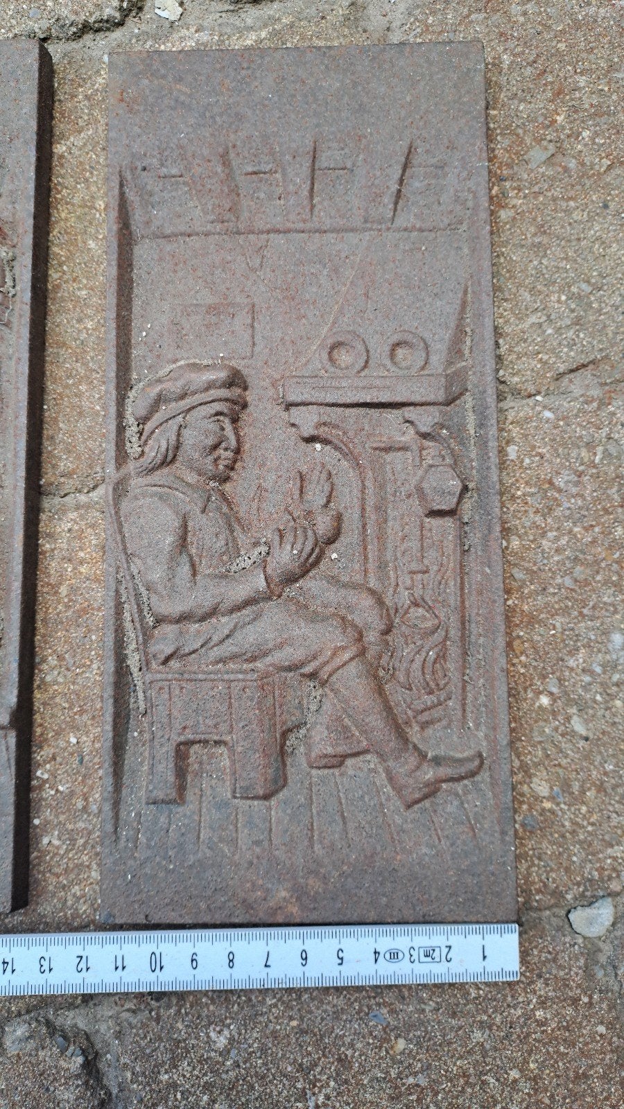 2 gietijzeren platen, Ophalen
