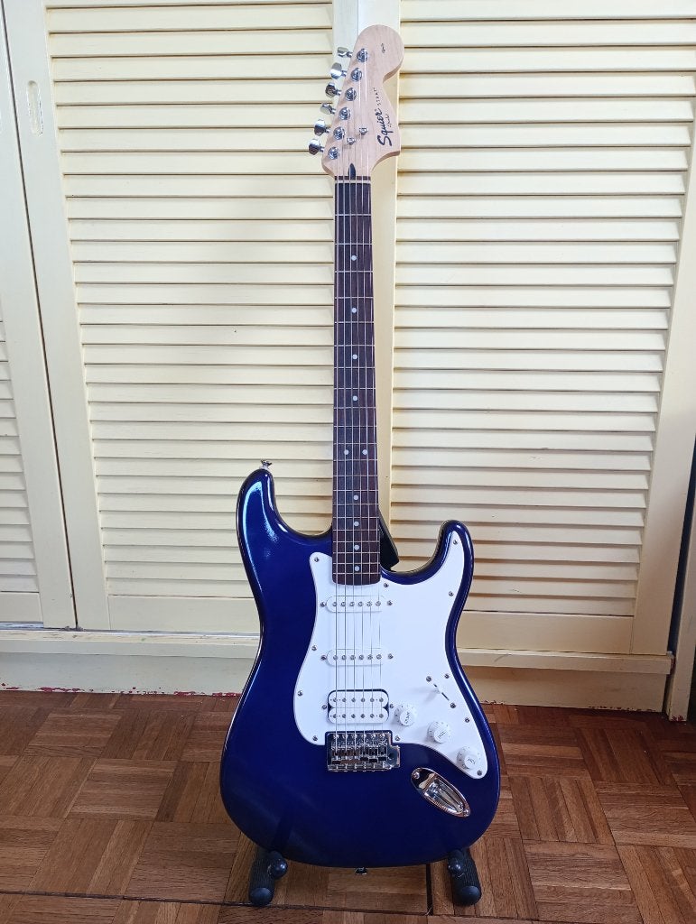 Fender Squier Affinity Strat - Bleu métallisé, Enlèvement ou Envoi, Comme neuf, Solid body, Fender