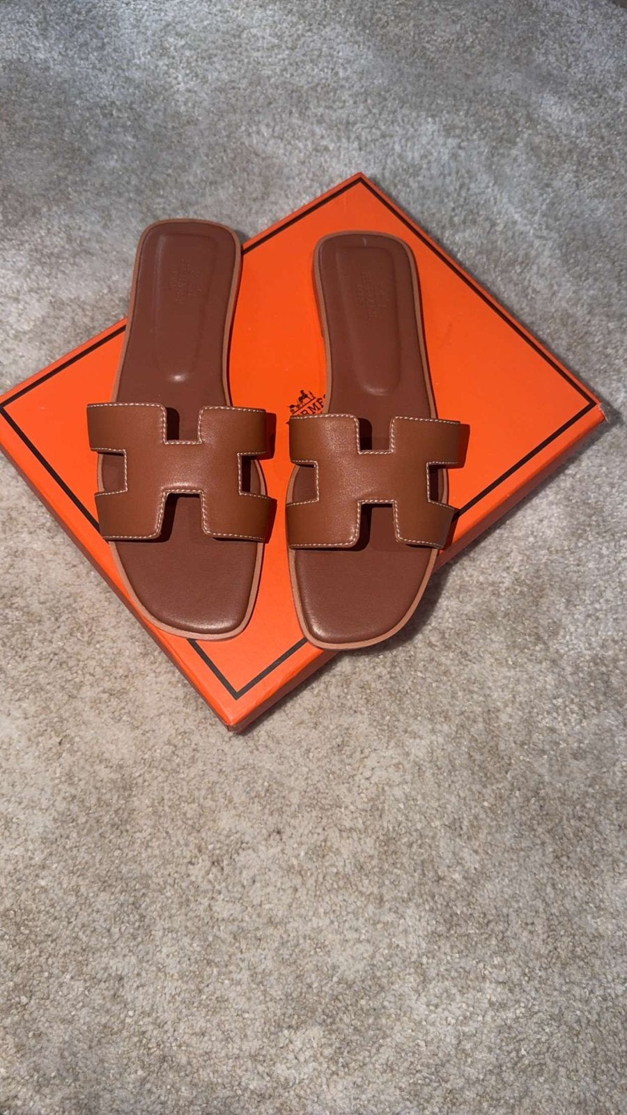 Sandales Hermès Oran marron – Très bon état, Chaussures de marche, Enlèvement ou Envoi, Beige, Comme neuf