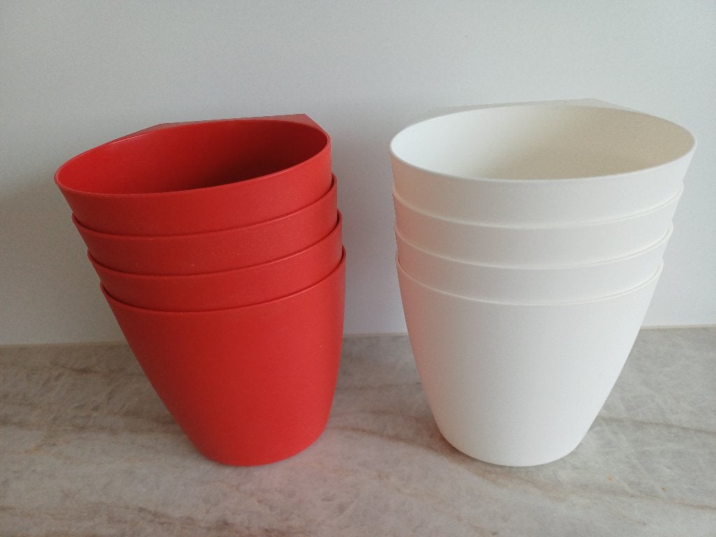 Ensemble de 8 plateaux IKEA, 4 rouges et 4 blancs., Enlèvement, Neuf, Blanc, Plastique
