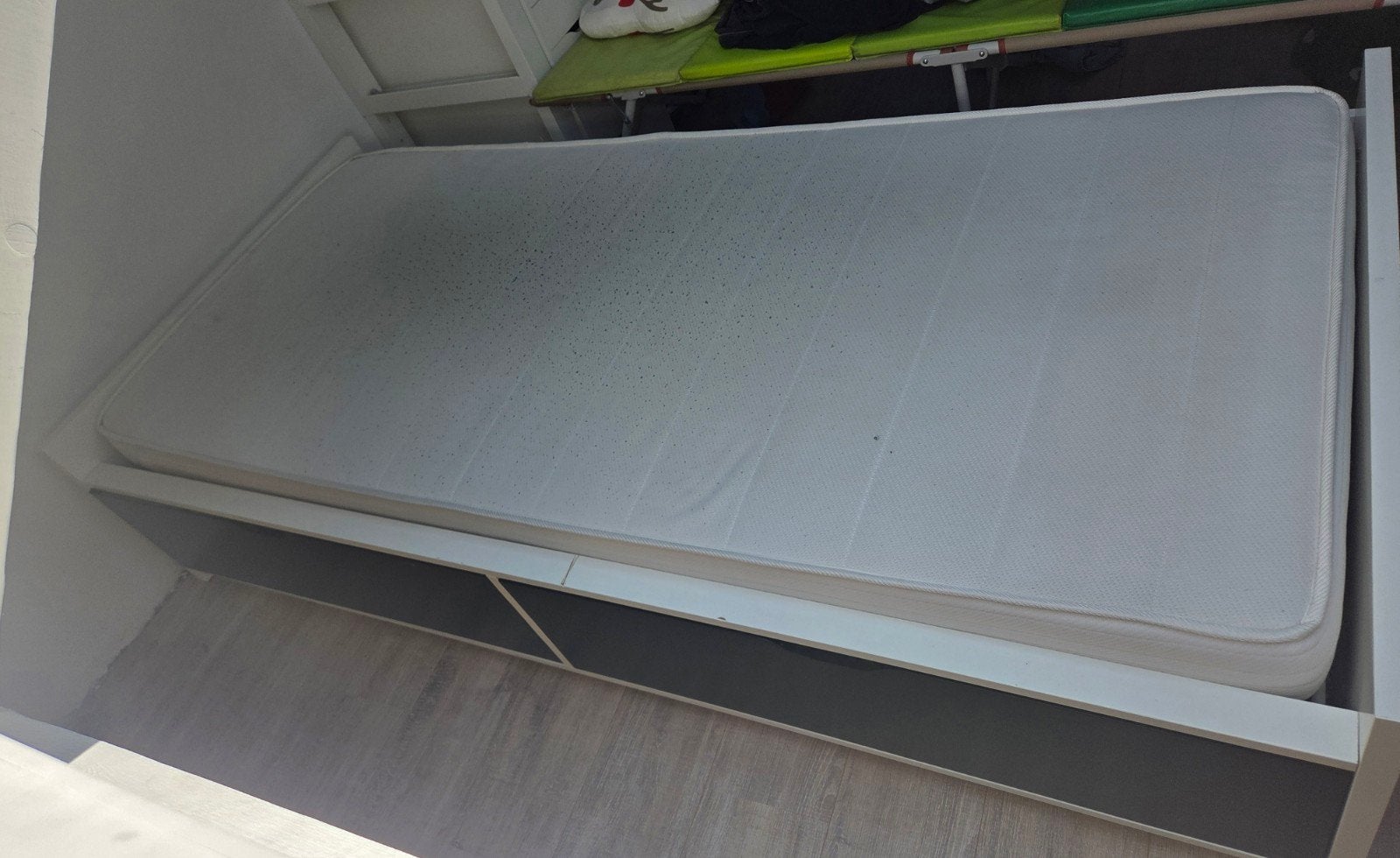 Ikea bed met 2 schuiven en matras, Huis en Inrichting, Ophalen, Wit