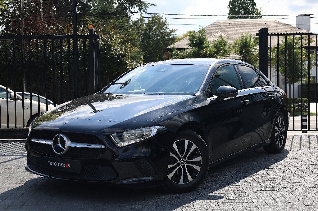 Mercedes-Benz A 180 d Automaat | Berline, Auto's, Automaat, Euro 6, Leder en Stof, Zwart