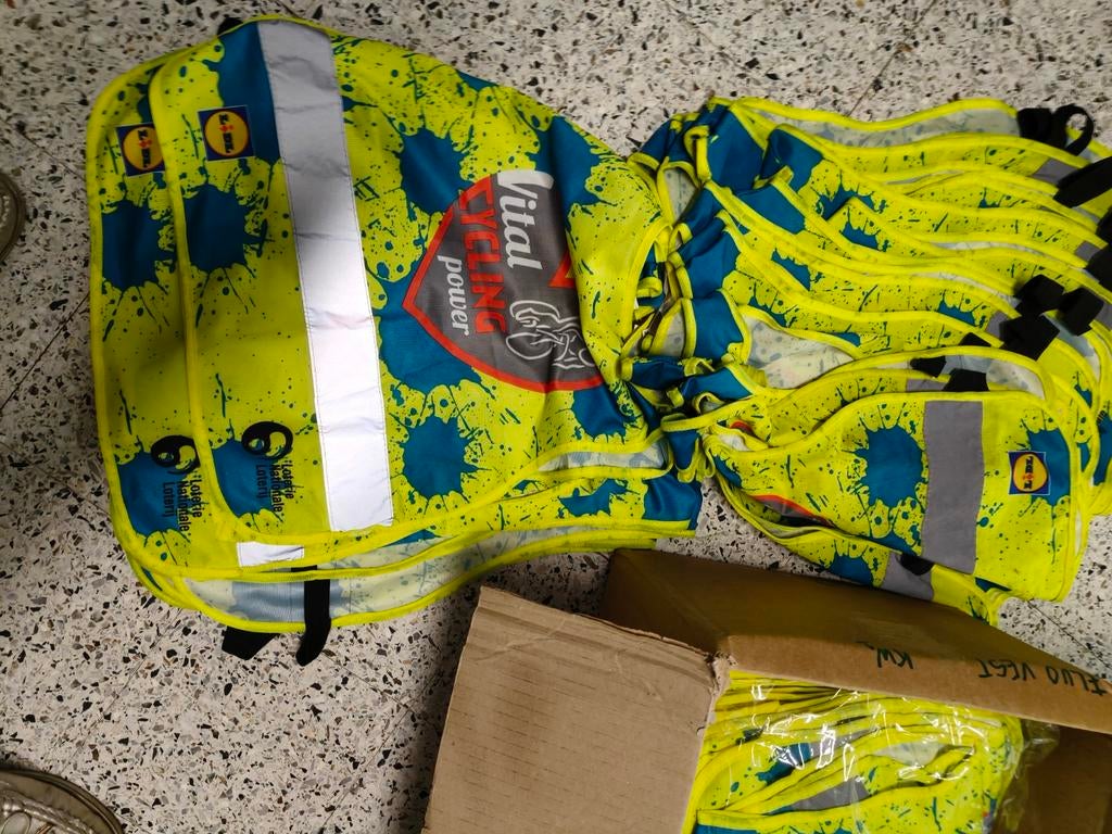 Fluo vesten geel, Ophalen