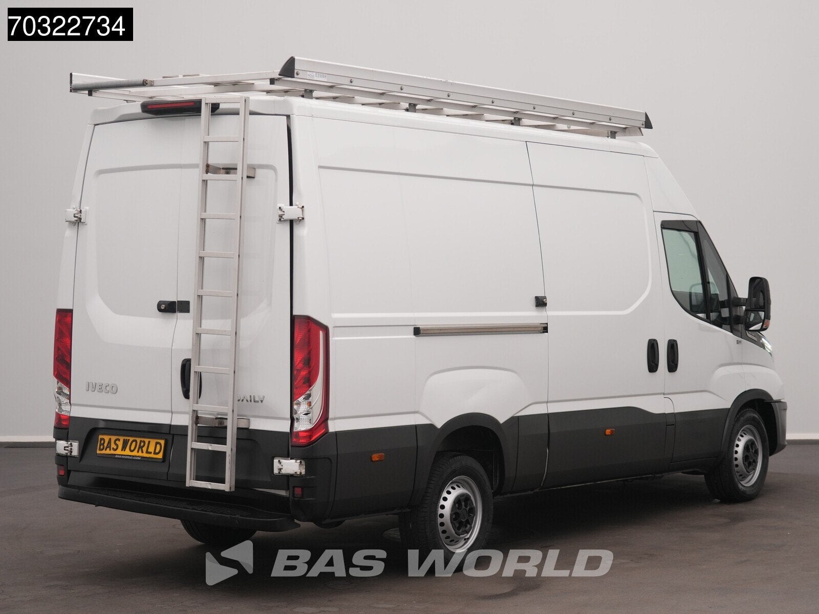 Iveco Daily 35S18 3.0L 180PK Automaat L2H2 LED Navi Camera A, Auto's, Automaat, 2382 kg, Stof, Gebruikt
